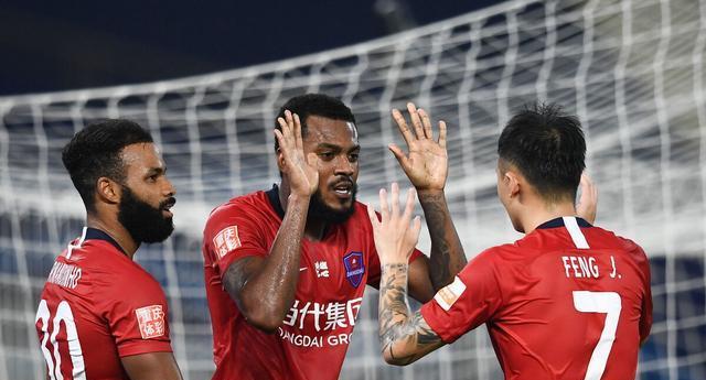  库杜斯凌空抽射西汉姆联主场两球击败埃弗顿