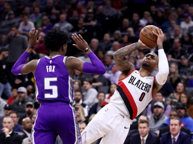  福克斯全能发挥国王战胜马刺