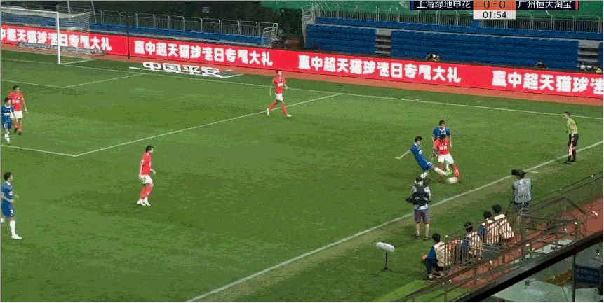  里昂边路传中制胜战术击溃对手防线